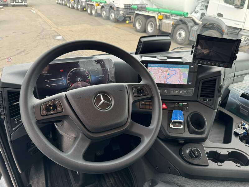 Mercedes Benz 3746 B  8x4 Easy Flex Schwing S43SX