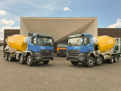 Concrete mixer with special paintwork on request